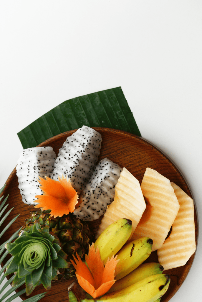 várias frutas cortadas