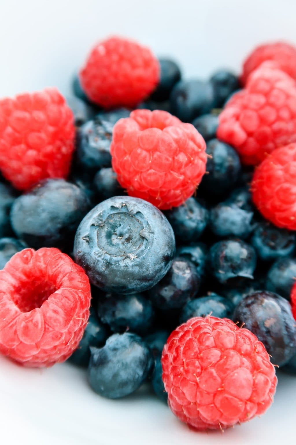 várias frutas vermelhas